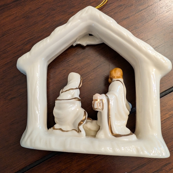 Vintage International Bazaar Ivory & Gold Nativity Ornament - Picture 6 of 6